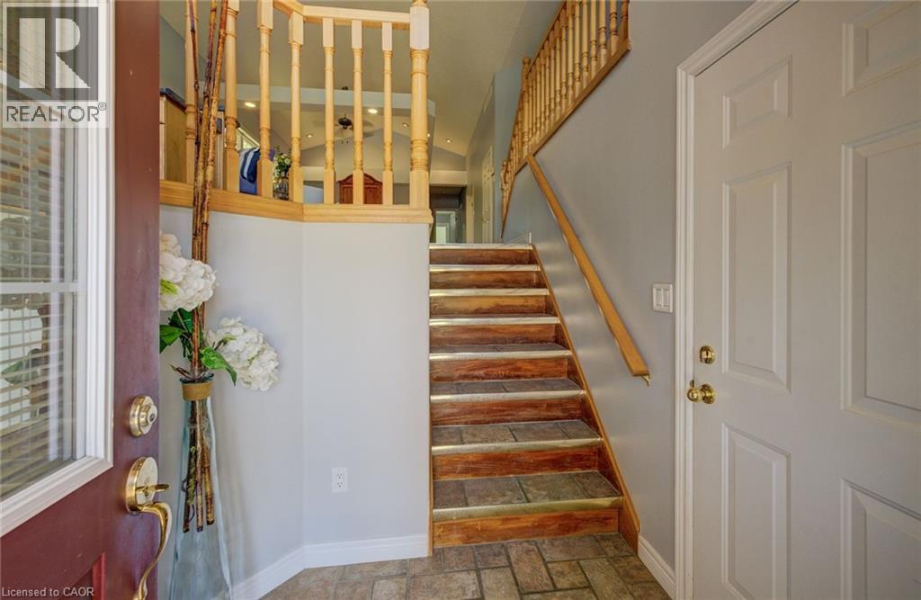 2 SMETANA Drive, Kitchener, Ontario, N2B3B8 — Photo 5