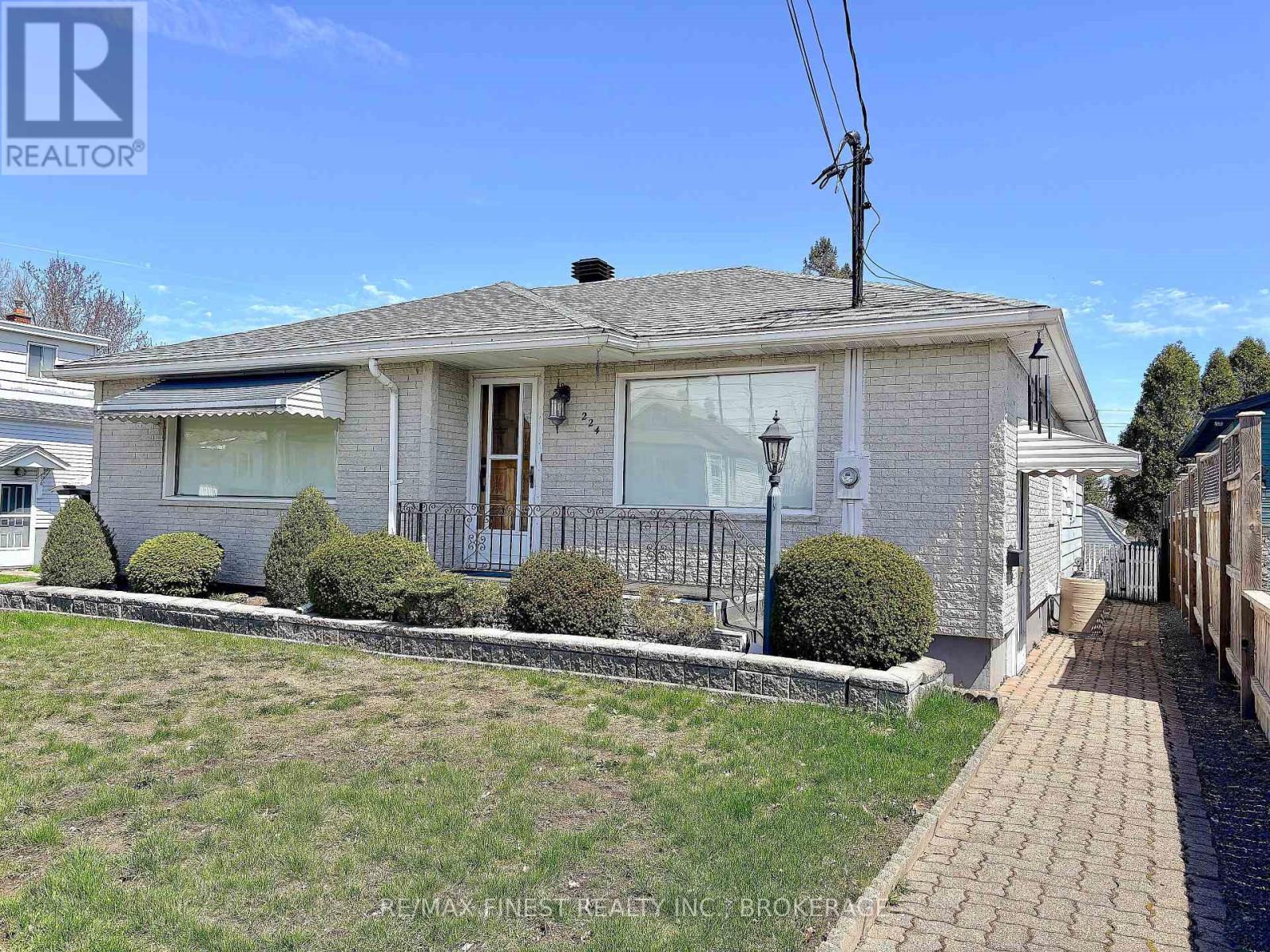 224 DANIS AVENUE, Cornwall, Ontario, K6H5E7 — Photo 2