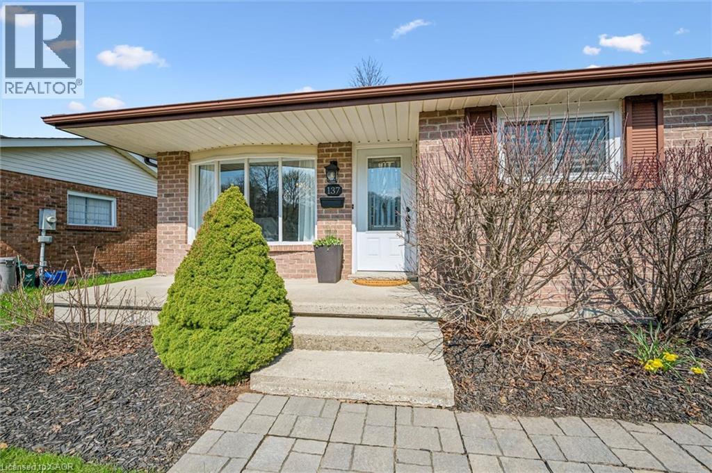 137 CEDAR CREST Street, Kitchener, Ontario, N2N2A6 — Photo 6