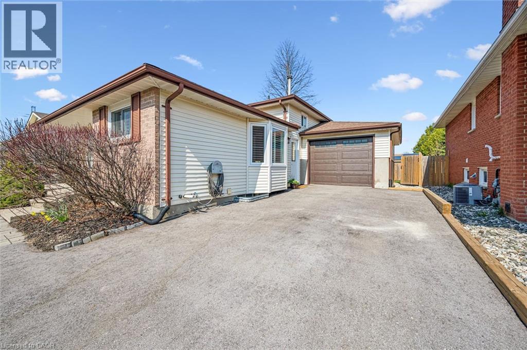 137 CEDAR CREST Street, Kitchener, Ontario, N2N2A6 — Photo 7