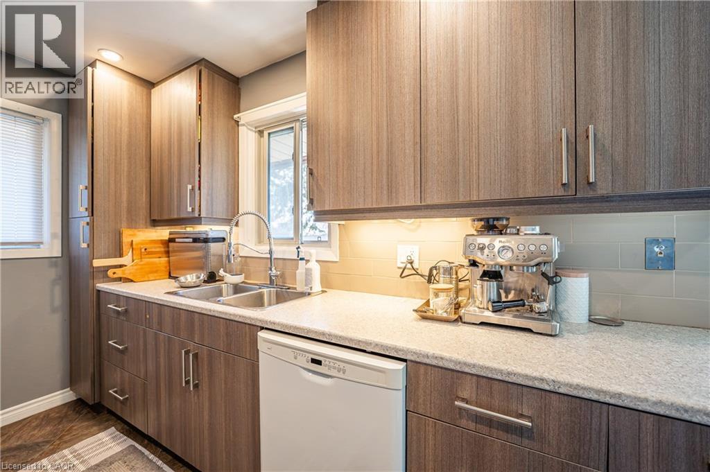 211 DIXON Street, Kitchener, Ontario, N2G3E8 — Photo 16