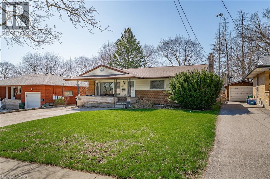211 DIXON Street, Kitchener, Ontario, N2G3E8 — Photo 2