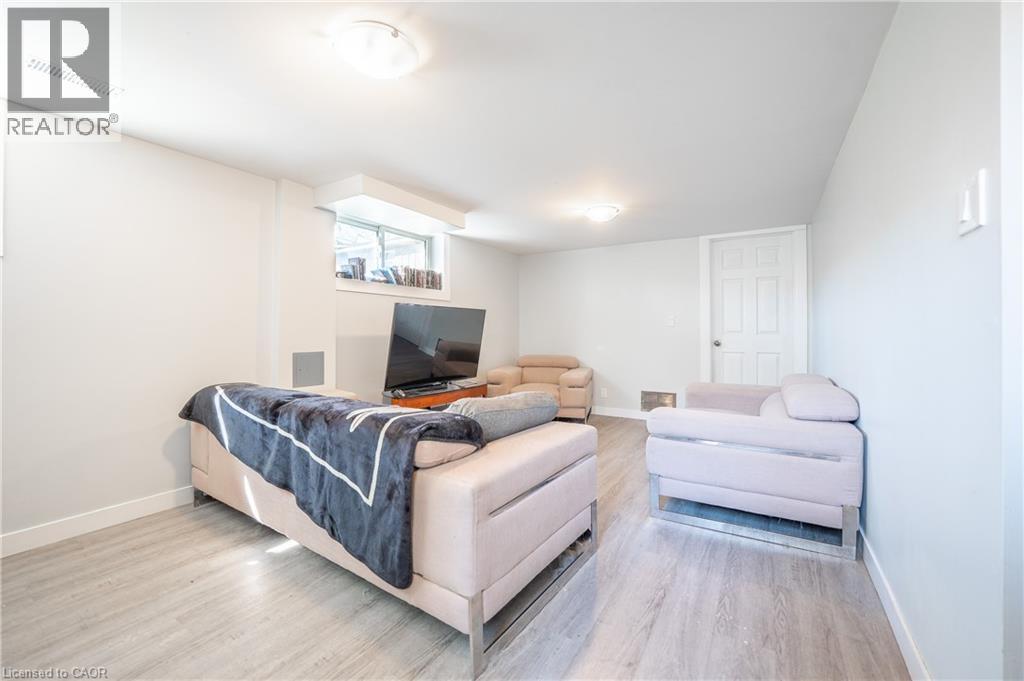 211 DIXON Street, Kitchener, Ontario, N2G3E8 — Photo 8