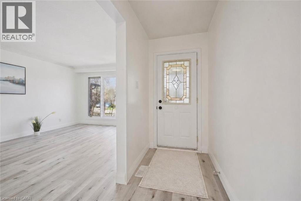 27 SILVERSPRING Crescent, Kitchener, Ontario, N2M4P1 — Photo 5
