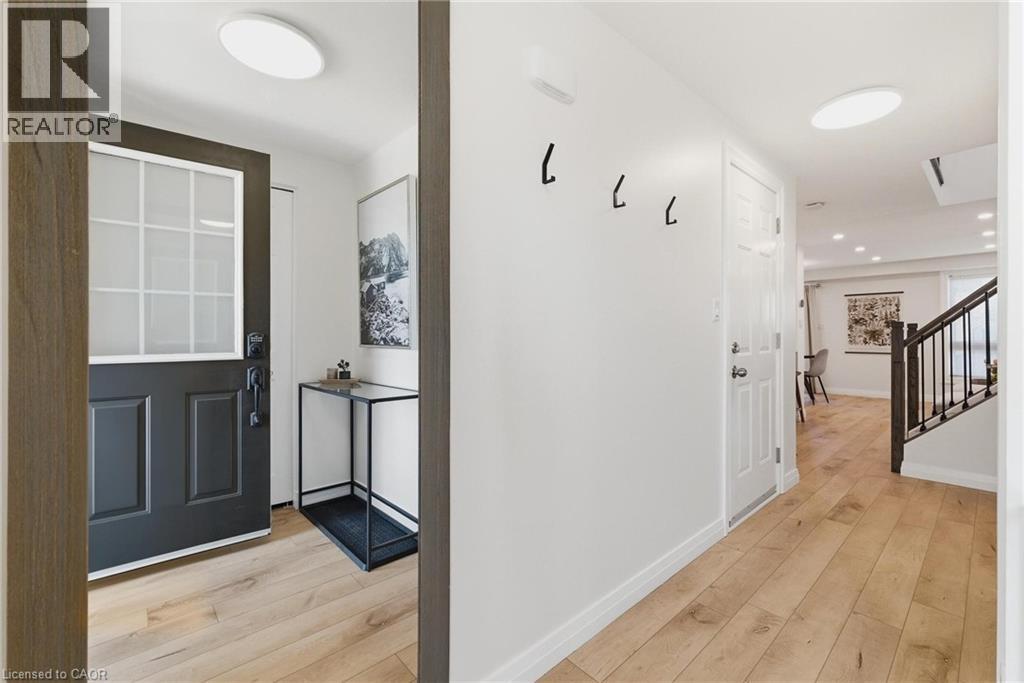 218 PROSPERITY Drive, Kitchener, Ontario, N2E4E5 — Photo 3