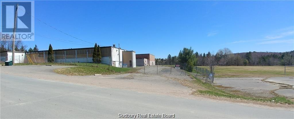 16 Jessie, Lively, Ontario, P3Y1A2 — Photo 2
