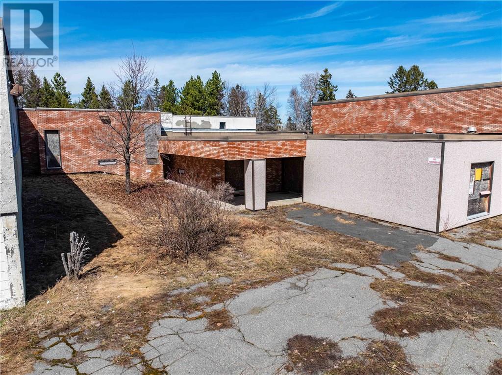 16 Jessie, Lively, Ontario, P3Y1A2 — Photo 31