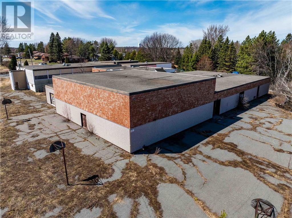 16 Jessie, Lively, Ontario, P3Y1A2 — Photo 32