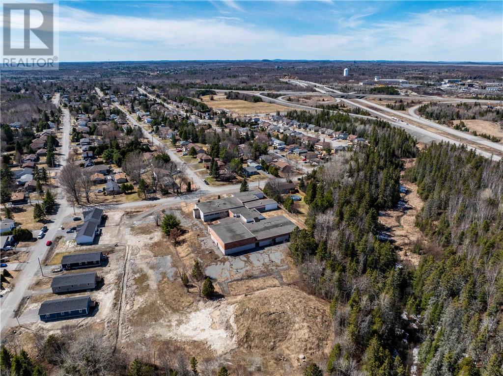 16 Jessie, Lively, Ontario, P3Y1A2 — Photo 36