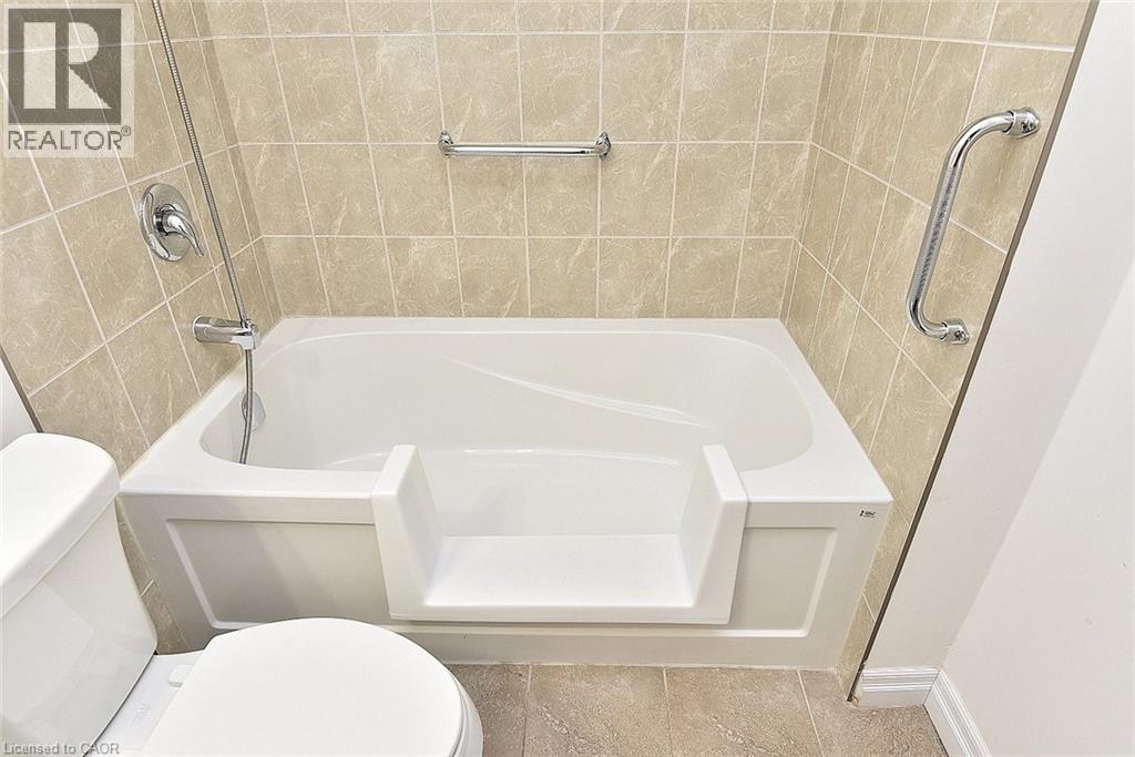 170 ROCKHAVEN Lane Unit# 210, Hamilton, Ontario, L8B1B5 — Photo 21