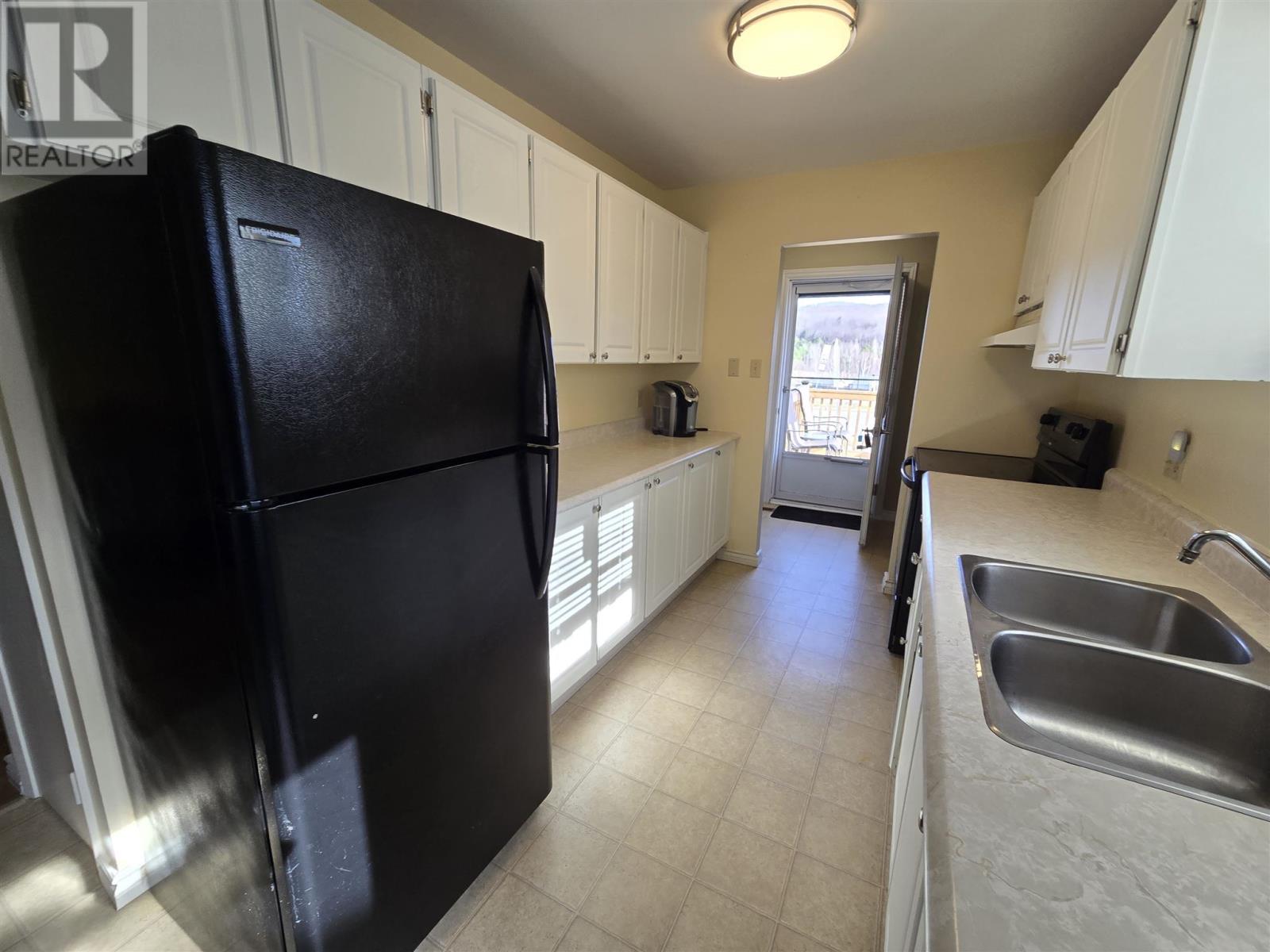 124 Hergott AVE, Elliot Lake, Ontario, P5A3B3 — Photo 3