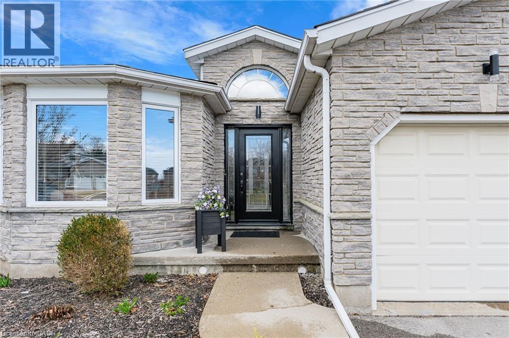 102 NATHAN Court, Cambridge, Ontario, N1P1C1 — Photo 3