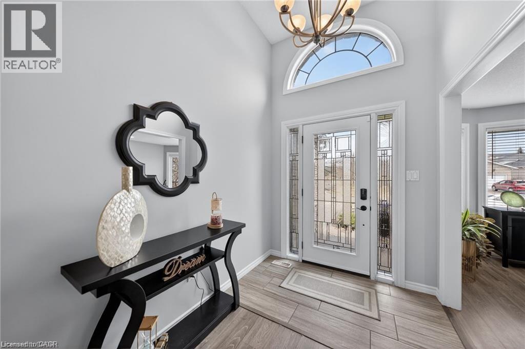 102 NATHAN Court, Cambridge, Ontario, N1P1C1 — Photo 4