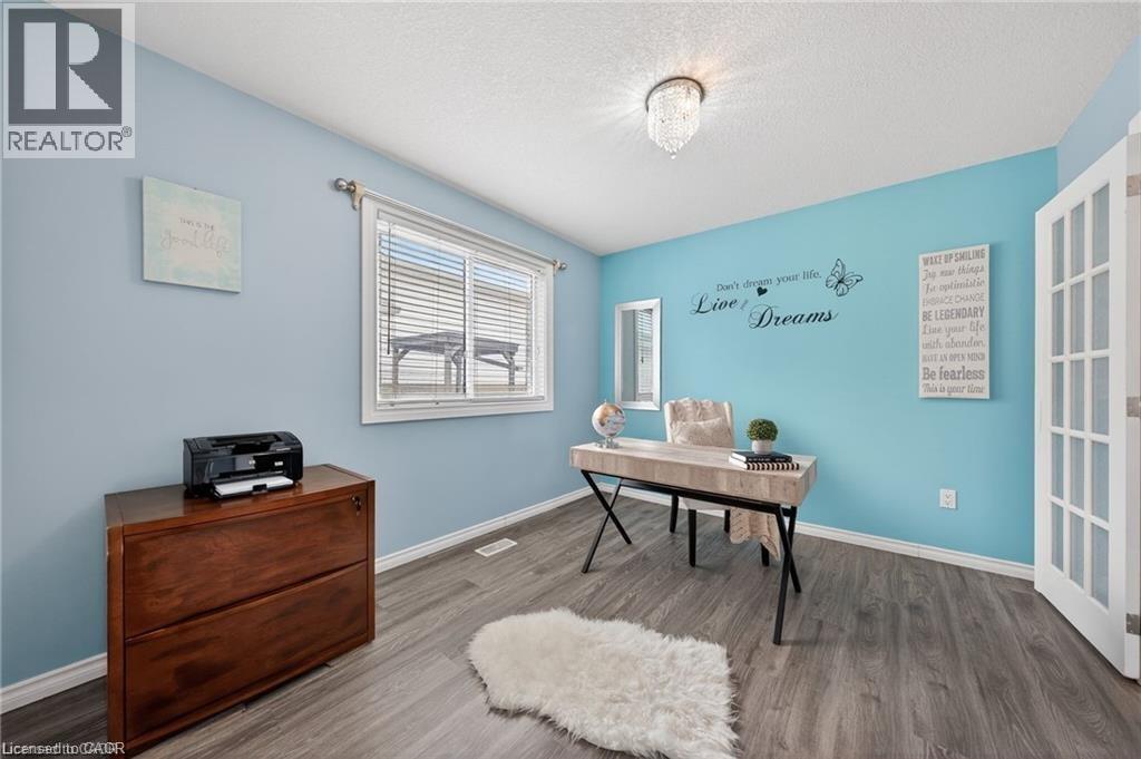 102 NATHAN Court, Cambridge, Ontario, N1P1C1 — Photo 9