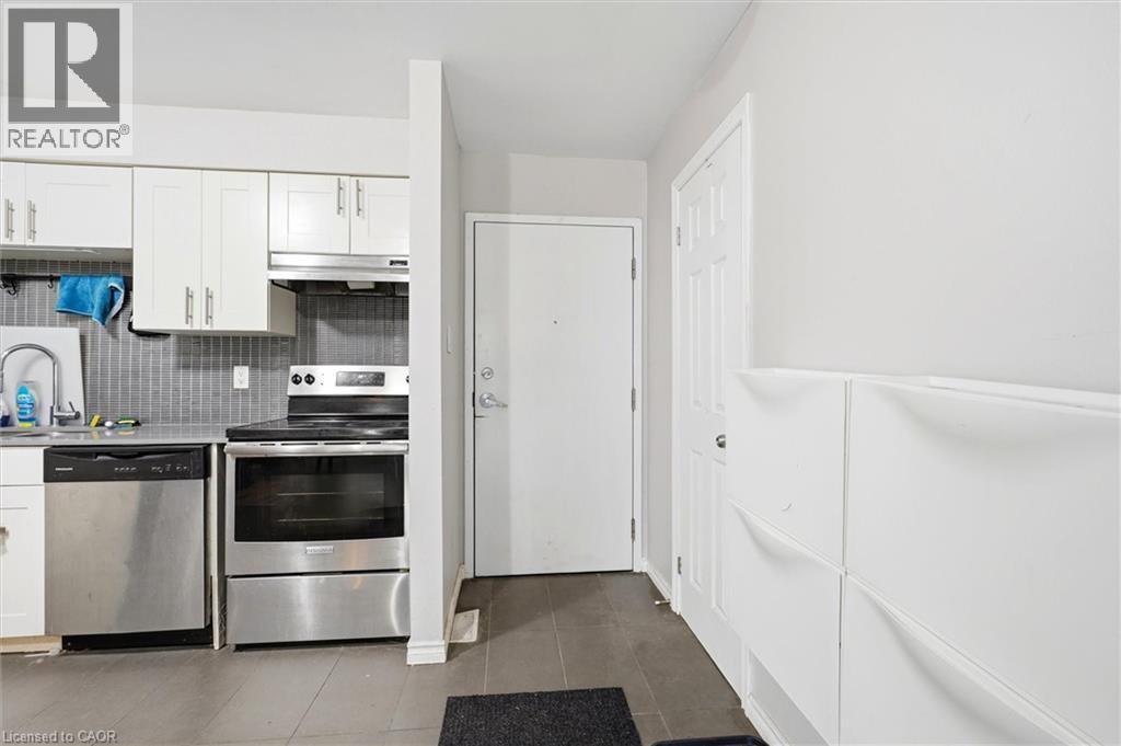 508 QUIET Place Unit# 4, Waterloo, Ontario, N2L5A3 — Photo 2