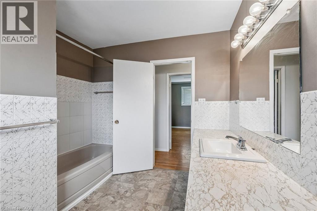 29 HEATHER Court, Welland, Ontario, L3C4P8 — Photo 8