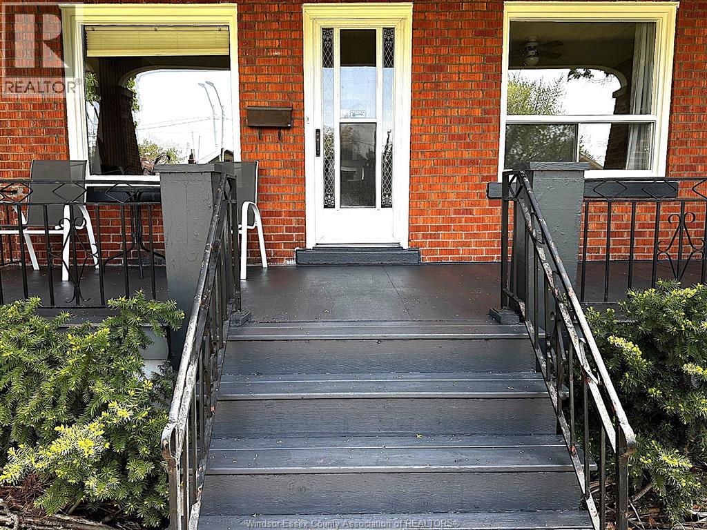 1310 Bruce, Windsor, Ontario, N8X1X3 — Photo 2