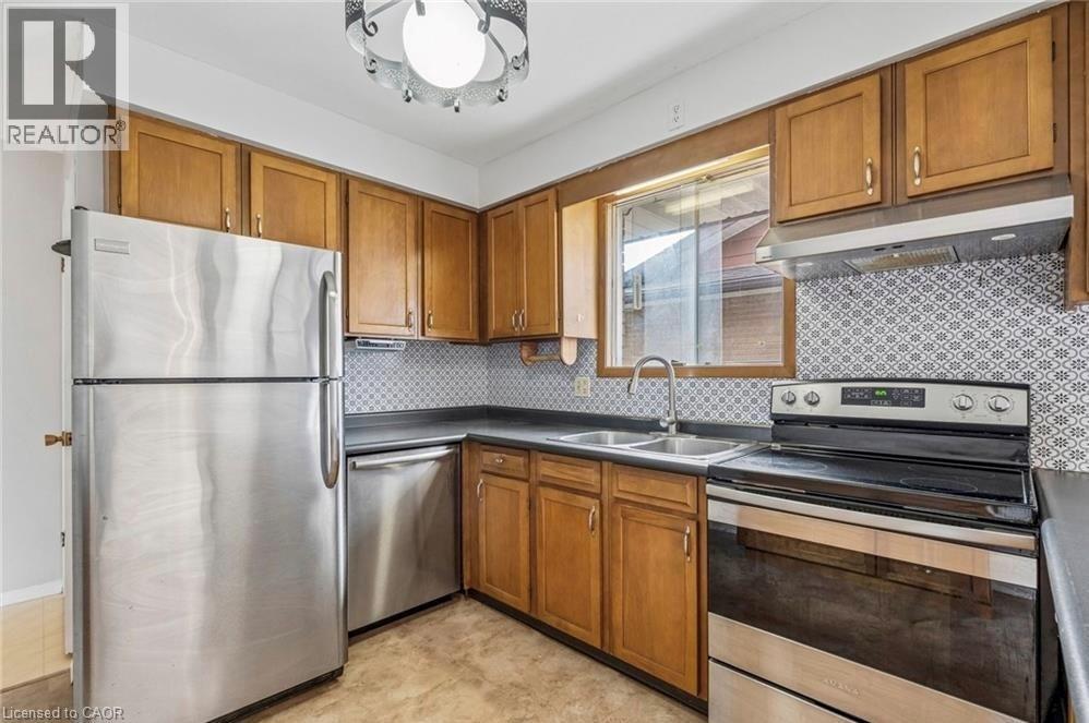 29 HEATHER Court, Welland, Ontario, L3C4P8 — Photo 4