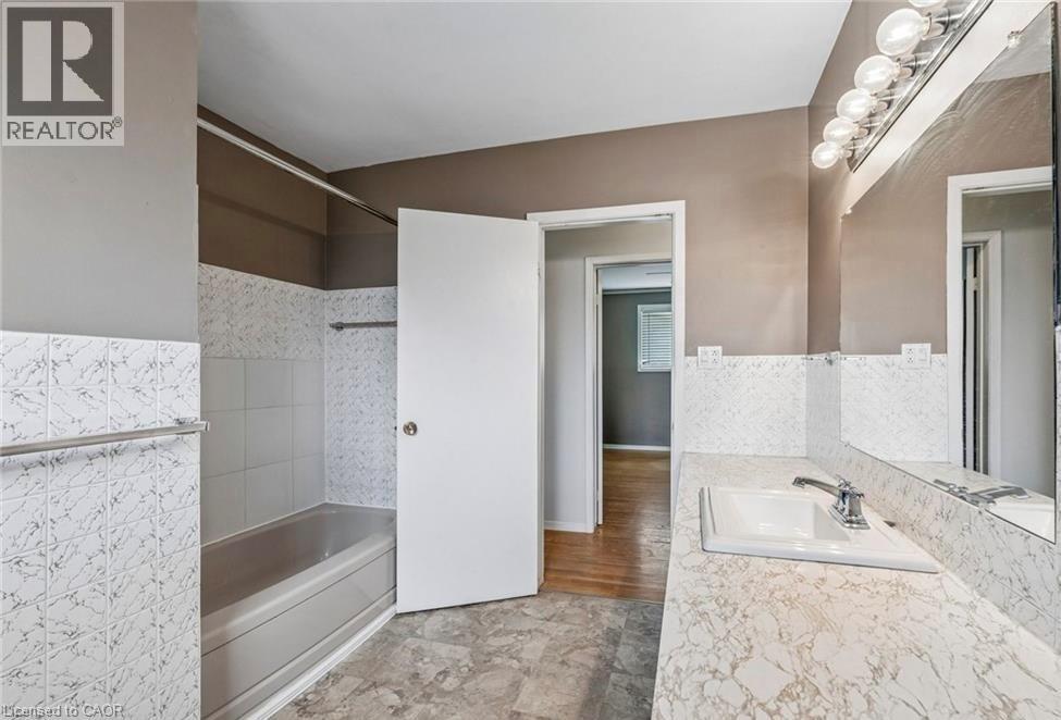 29 HEATHER Court, Welland, Ontario, L3C4P8 — Photo 8