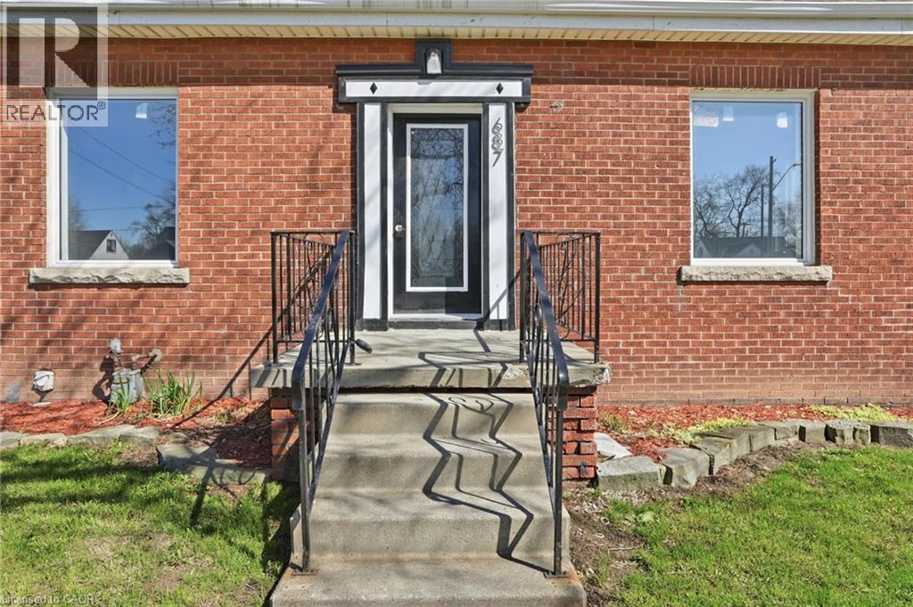 687 UPPER JAMES Street, Hamilton, Ontario, L9C2Z4 — Photo 3