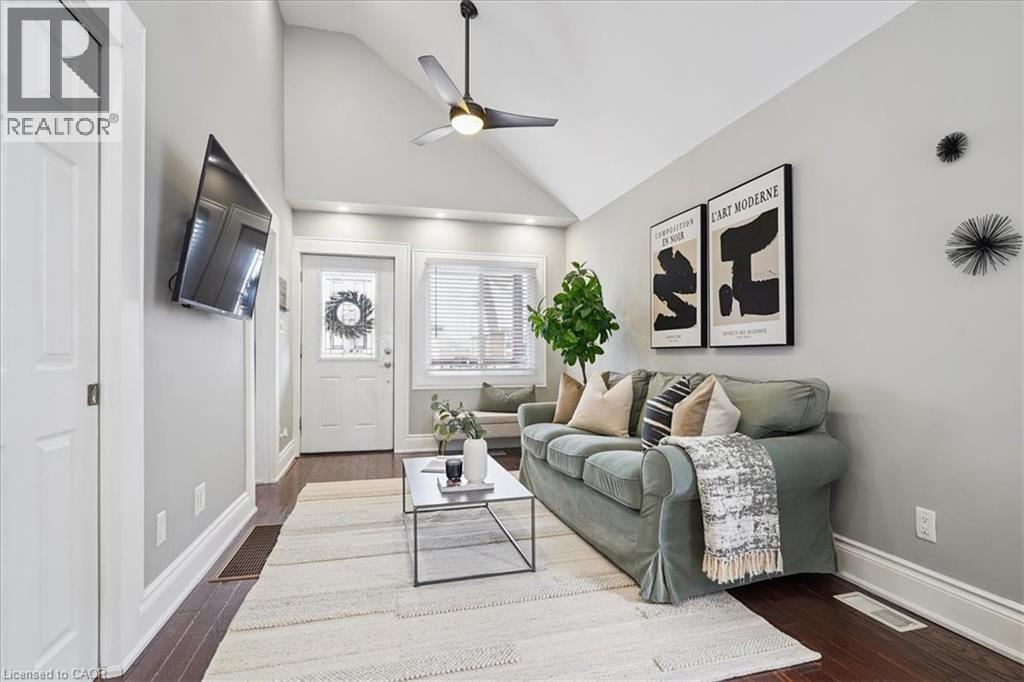 32 ALLAN Avenue, Hamilton, Ontario, L8H2C9 — Photo 4