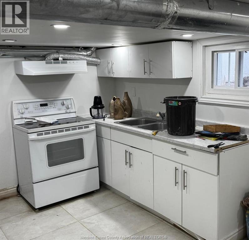 819 LANGLOIS AVENUE, Windsor, Ontario, N9A2G9 — Photo 3