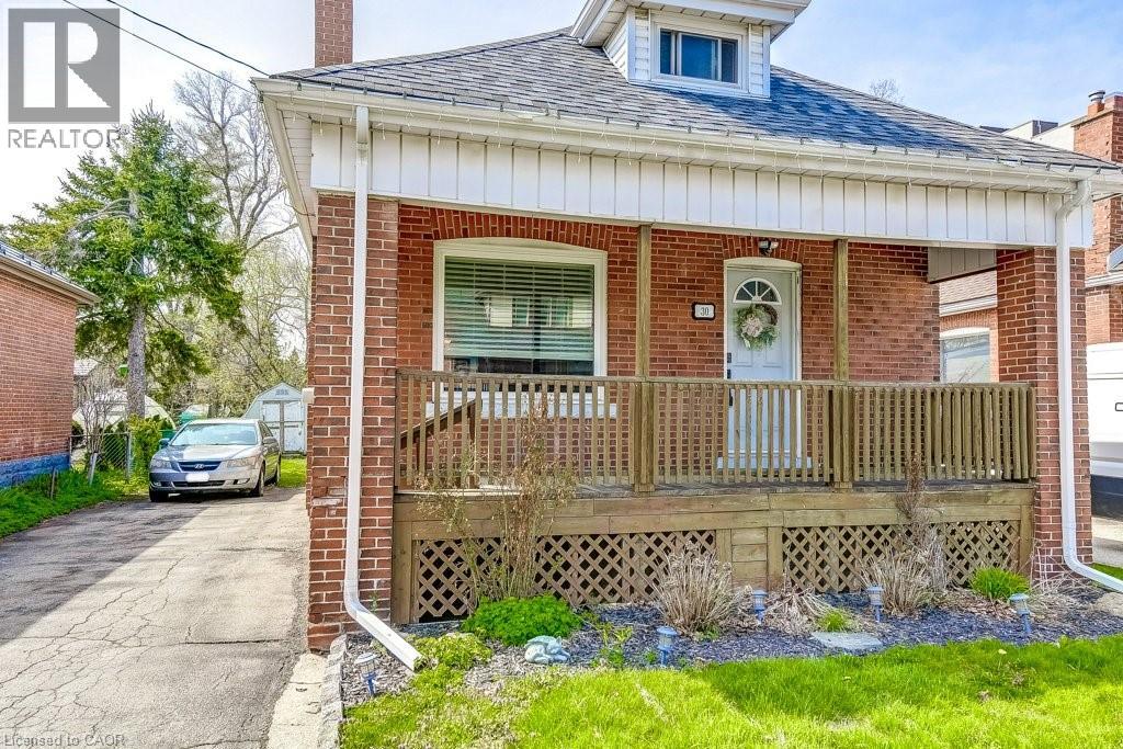 30 EAST 15TH Street, Hamilton, Ontario, L9A4E7 — Photo 2