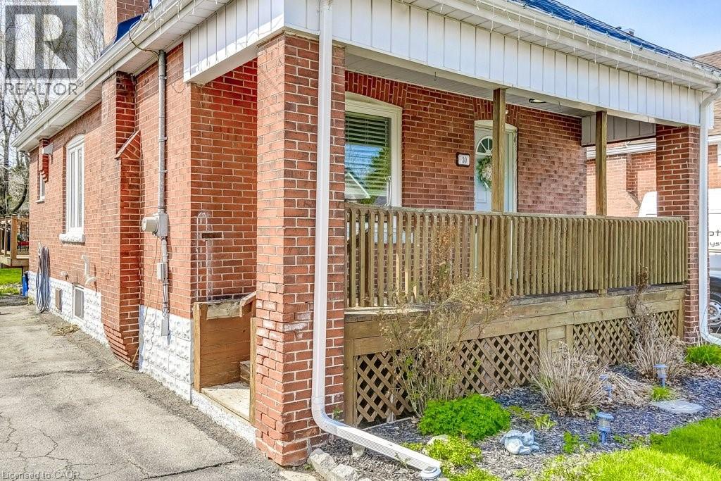 30 EAST 15TH Street, Hamilton, Ontario, L9A4E7 — Photo 3