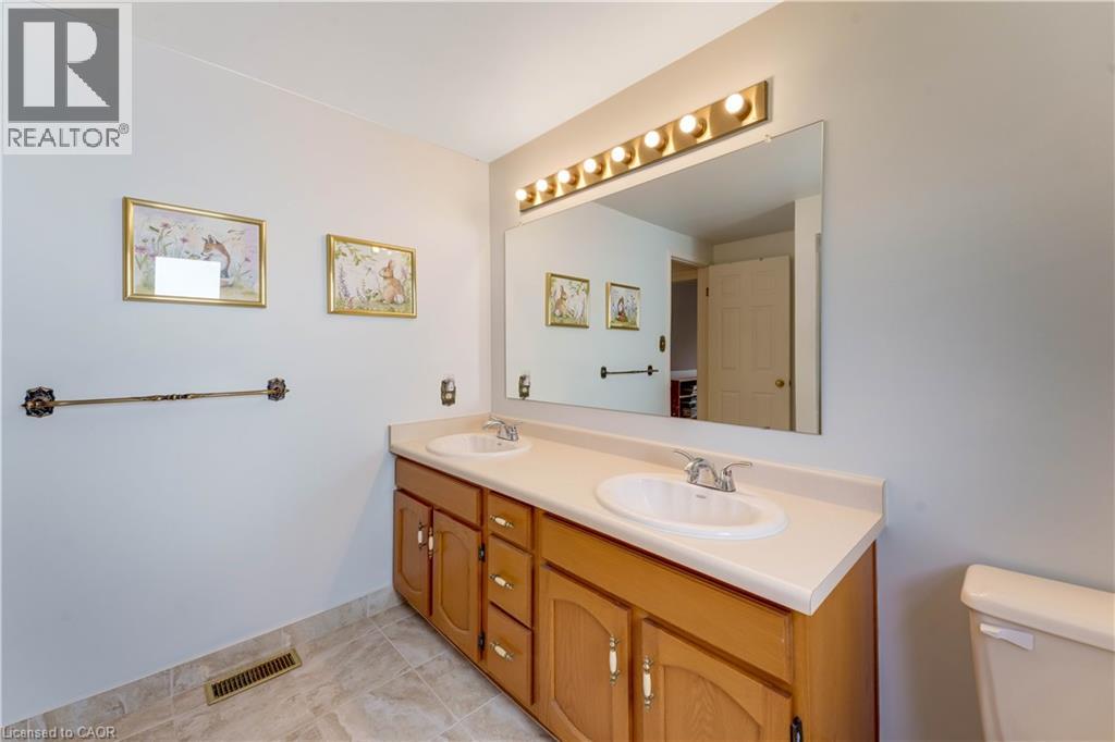 11 DARLINGTON Place, Kitchener, Ontario, N2A3M3 — Photo 39
