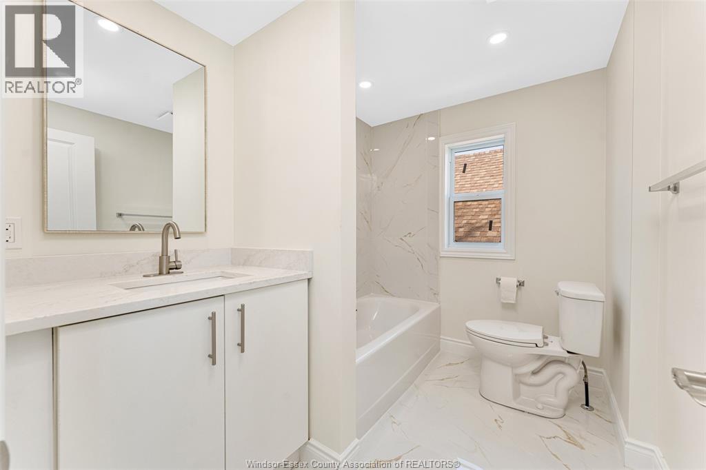 1092 ST. LUKE, Windsor, Ontario, N8Y3M8 — Photo 12