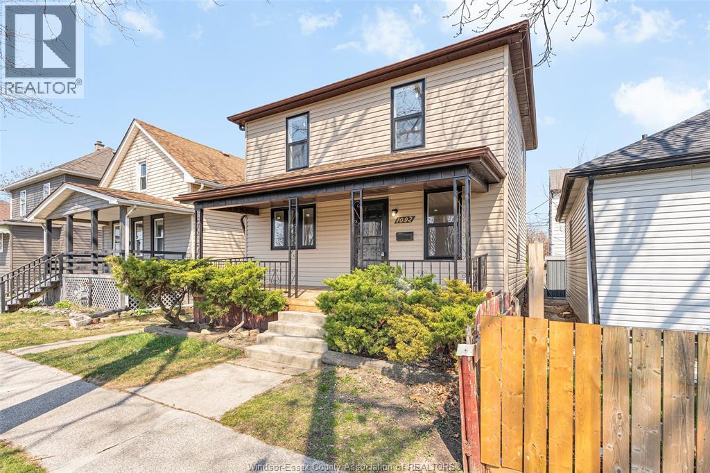 1092 ST. LUKE, Windsor, Ontario, N8Y3M8 — Photo 2