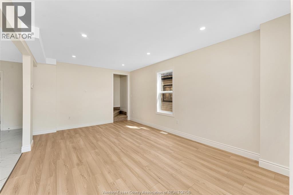 1092 ST. LUKE, Windsor, Ontario, N8Y3M8 — Photo 3