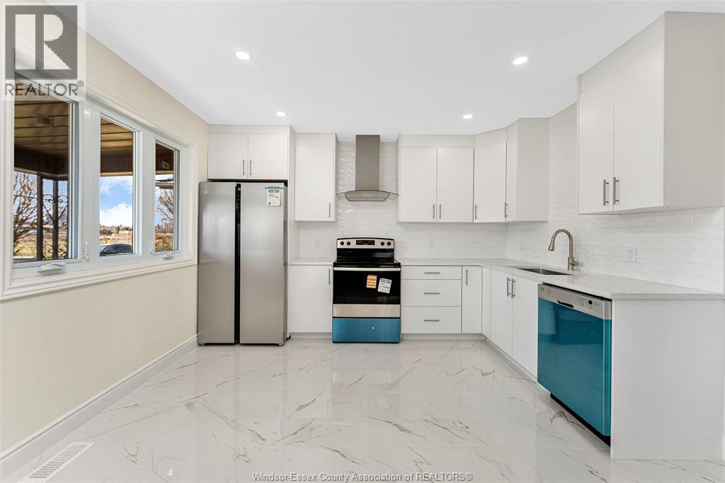 1092 ST. LUKE, Windsor, Ontario, N8Y3M8 — Photo 6