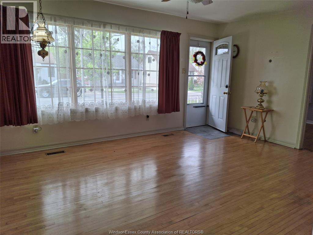 2352 WELLESLEY, Windsor, Ontario, N8W2G2 — Photo 2