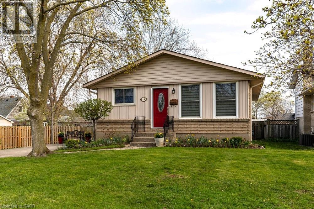 39 CEDARDALE Avenue, St. Catharines, Ontario, L2P1B4 — Photo 2