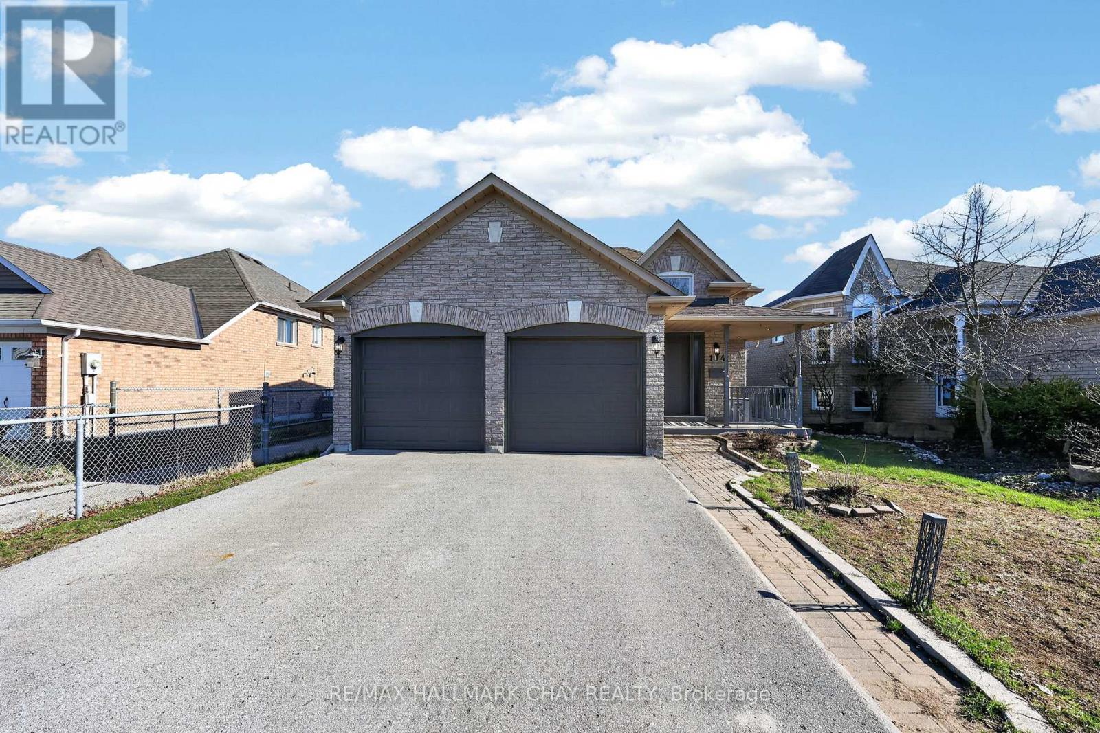 194 WESSENGER DRIVE, Barrie (Holly), Ontario, L4N8N9 — Photo 2