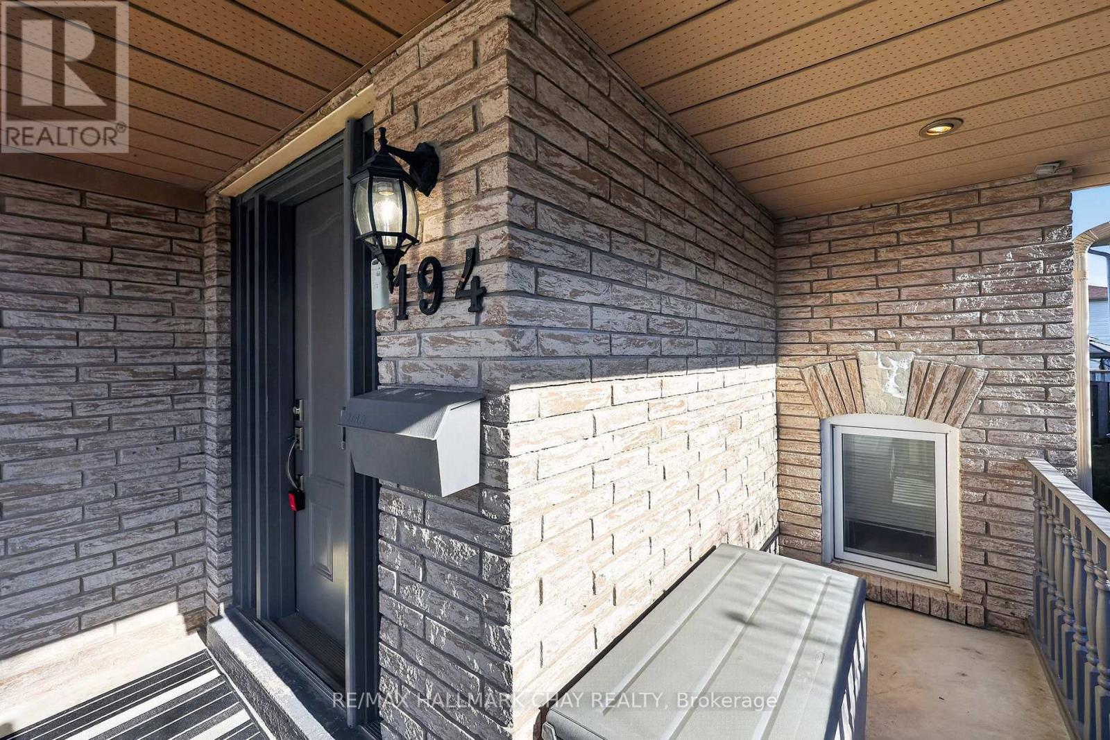 194 WESSENGER DRIVE, Barrie (Holly), Ontario, L4N8N9 — Photo 3