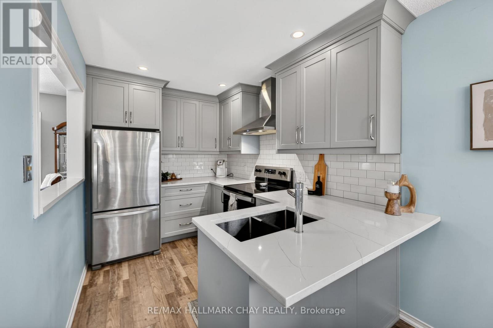 194 WESSENGER DRIVE, Barrie (Holly), Ontario, L4N8N9 — Photo 6