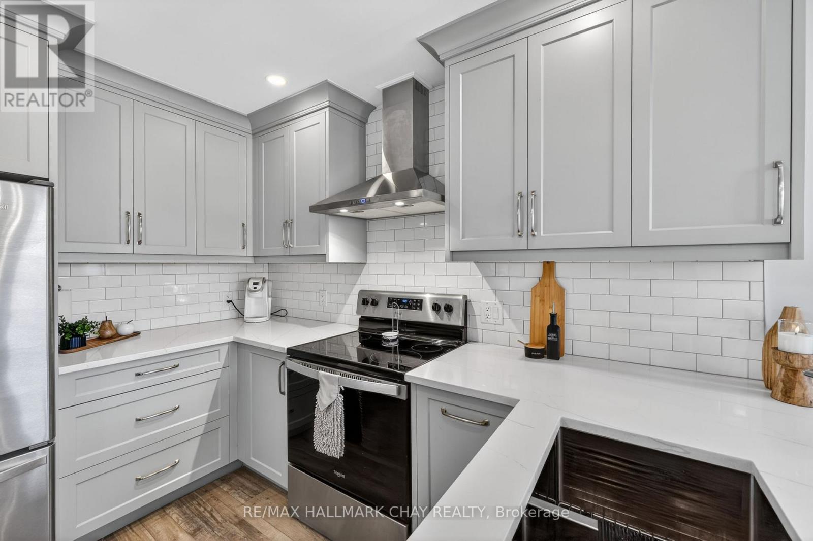 194 WESSENGER DRIVE, Barrie (Holly), Ontario, L4N8N9 — Photo 7