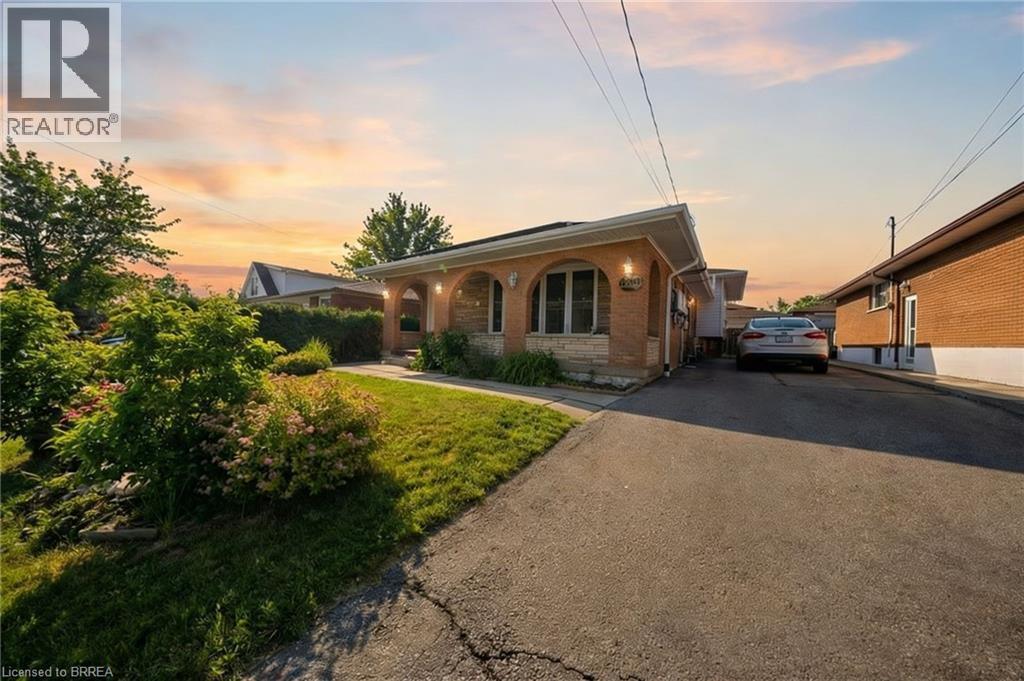330 EAST 18TH Street, Hamilton, Ontario, L9A4P8 — Photo 2