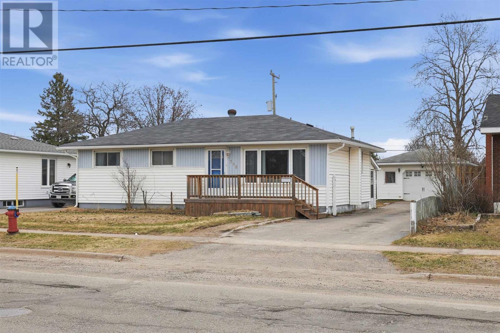 308 Boundary RD, Sault Ste. Marie, Ontario, P6A5C1 — Photo 2