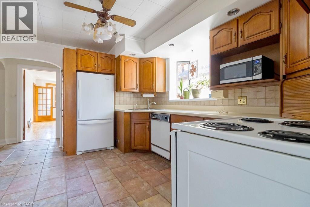 157 LONGWOOD Road N, Hamilton, Ontario, L8S3V8 — Photo 6