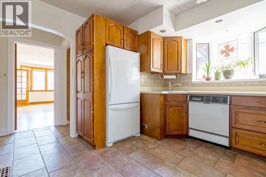157 LONGWOOD Road N, Hamilton, Ontario, L8S3V8 — Photo 8