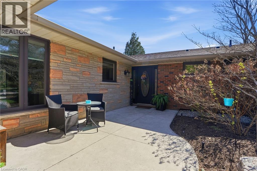 30 CARL Crescent, Waterdown, Ontario, L8B0G5 — Photo 3