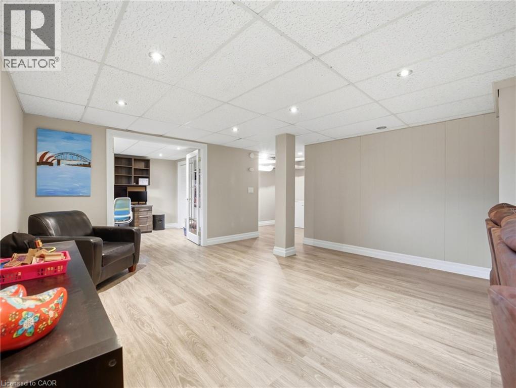 30 CARL Crescent, Waterdown, Ontario, L8B0G5 — Photo 34