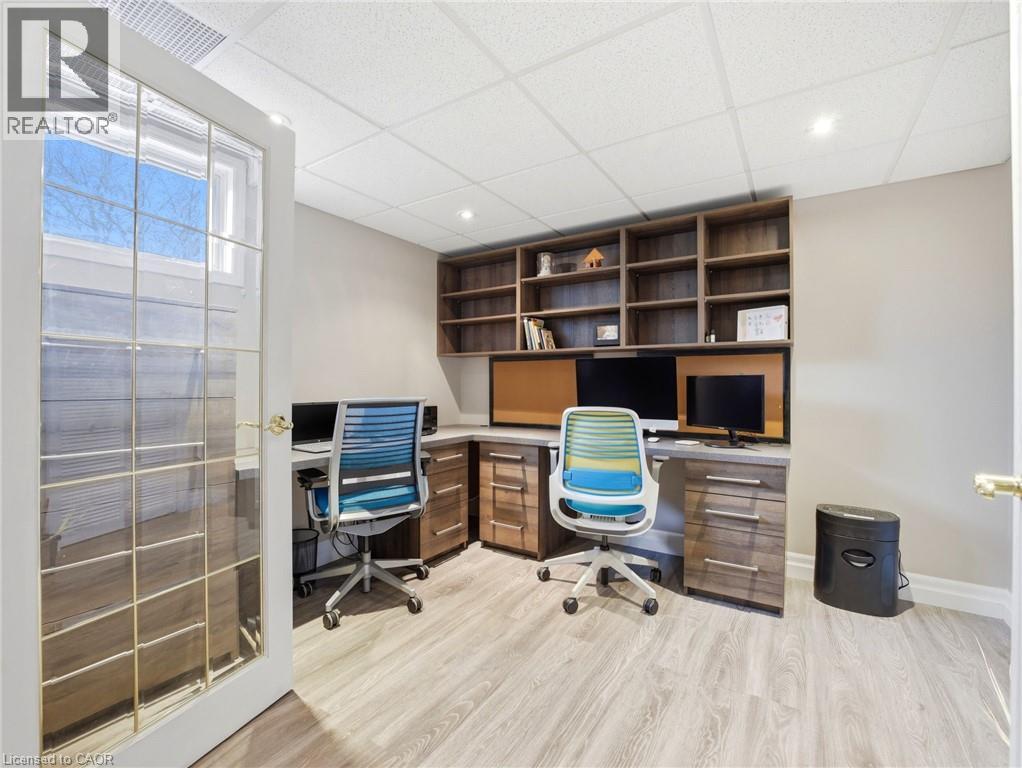 30 CARL Crescent, Waterdown, Ontario, L8B0G5 — Photo 35