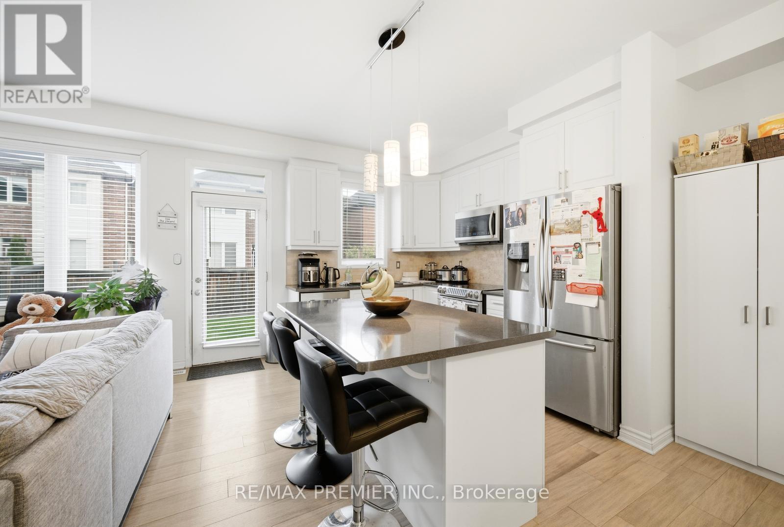 931 PENSON CRESCENT, Milton (CO Coates), Ontario, L9T8Z7 — Photo 7