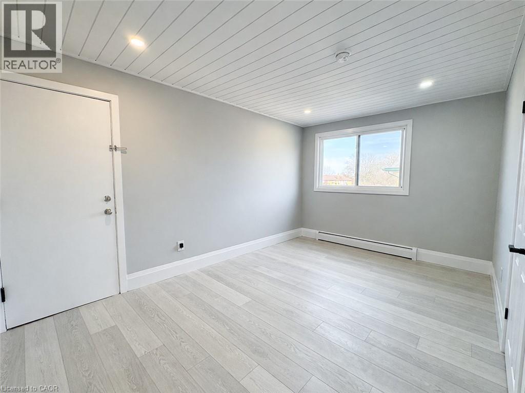 281 LORNE Avenue Unit# 4, Kitchener, Ontario, N2M3Y9 — Photo 4