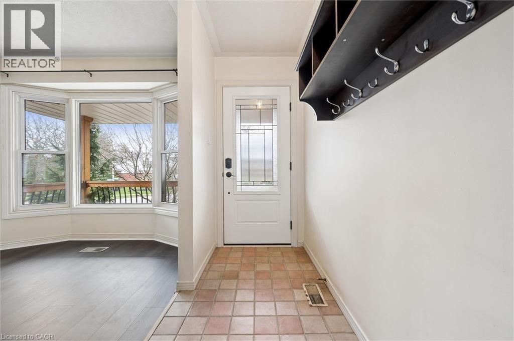 576 THORNDALE Drive, Waterloo, Ontario, N2T2P9 — Photo 4