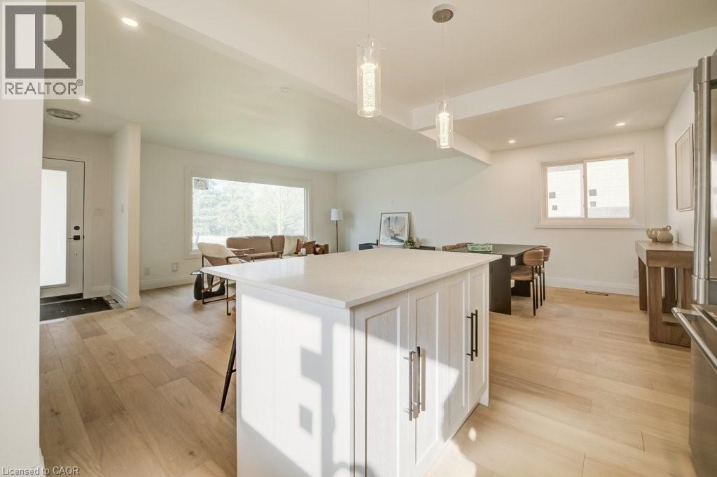 328 THE COUNTRY Way, Kitchener, Ontario, N2E2T3 — Photo 10